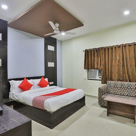 Oyo Flagship 19003 Hotel Rudra Mahal Amhedabad Dış mekan fotoğraf