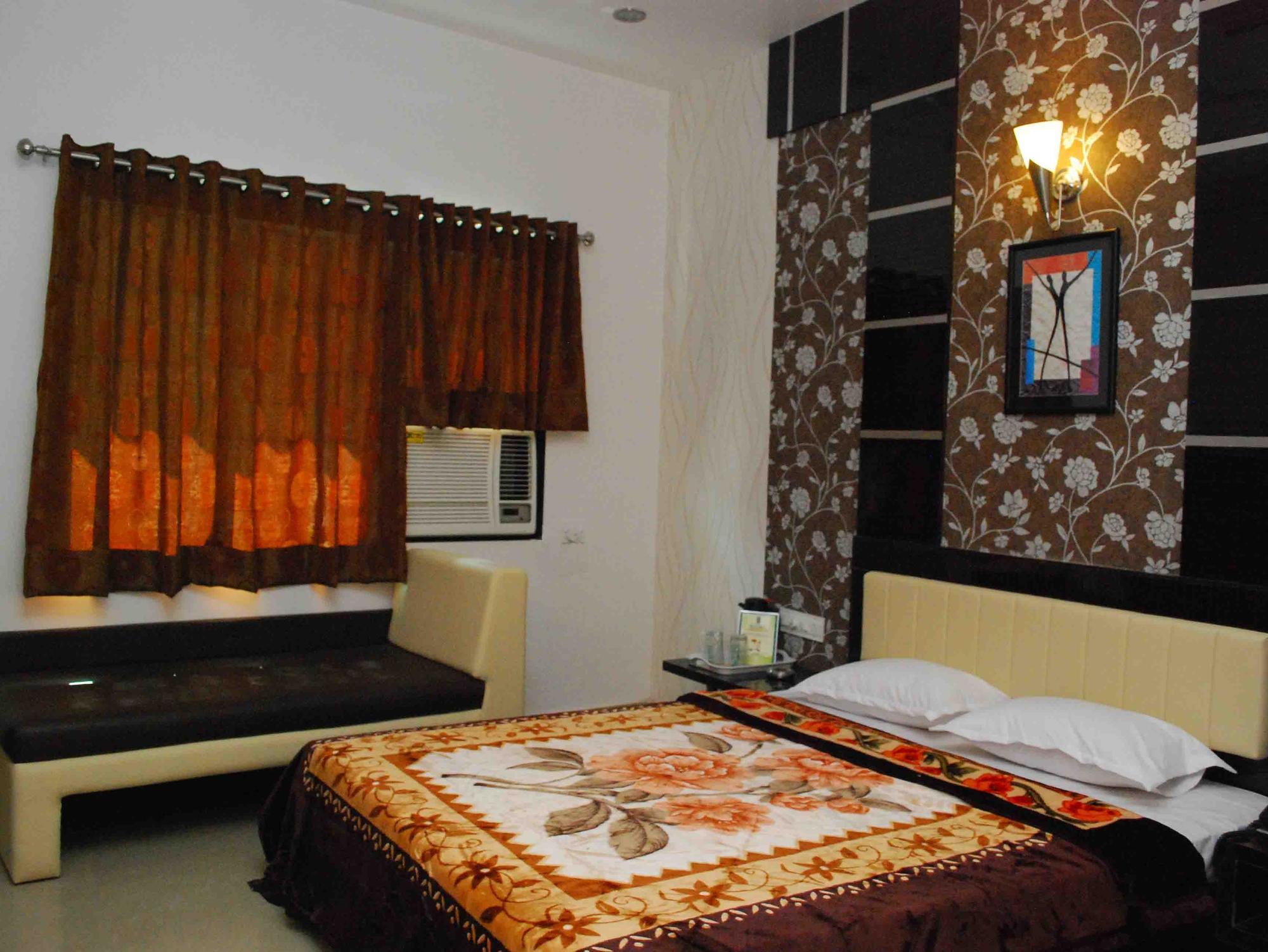 Oyo Flagship 19003 Hotel Rudra Mahal Amhedabad Dış mekan fotoğraf