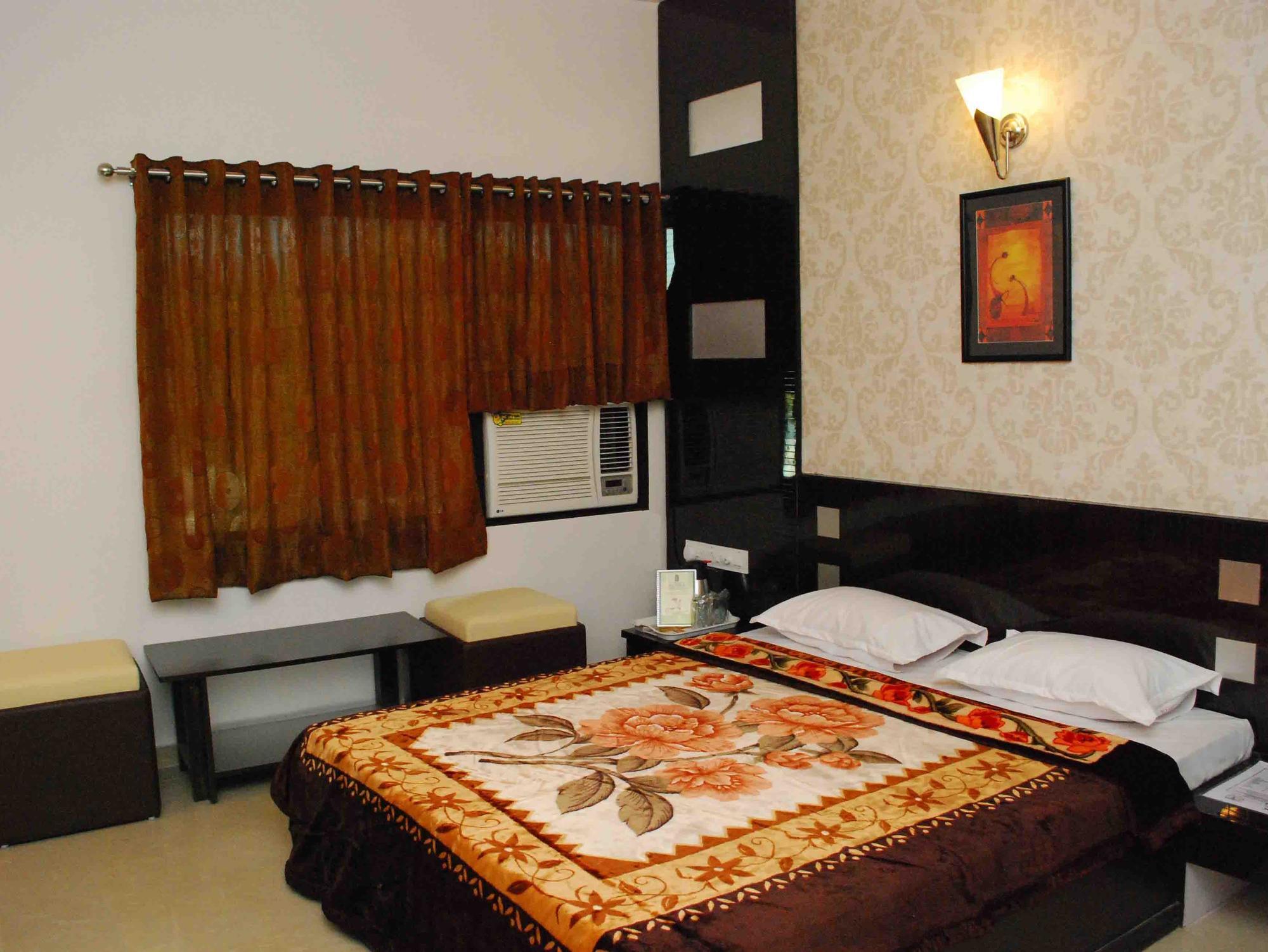Oyo Flagship 19003 Hotel Rudra Mahal Amhedabad Dış mekan fotoğraf