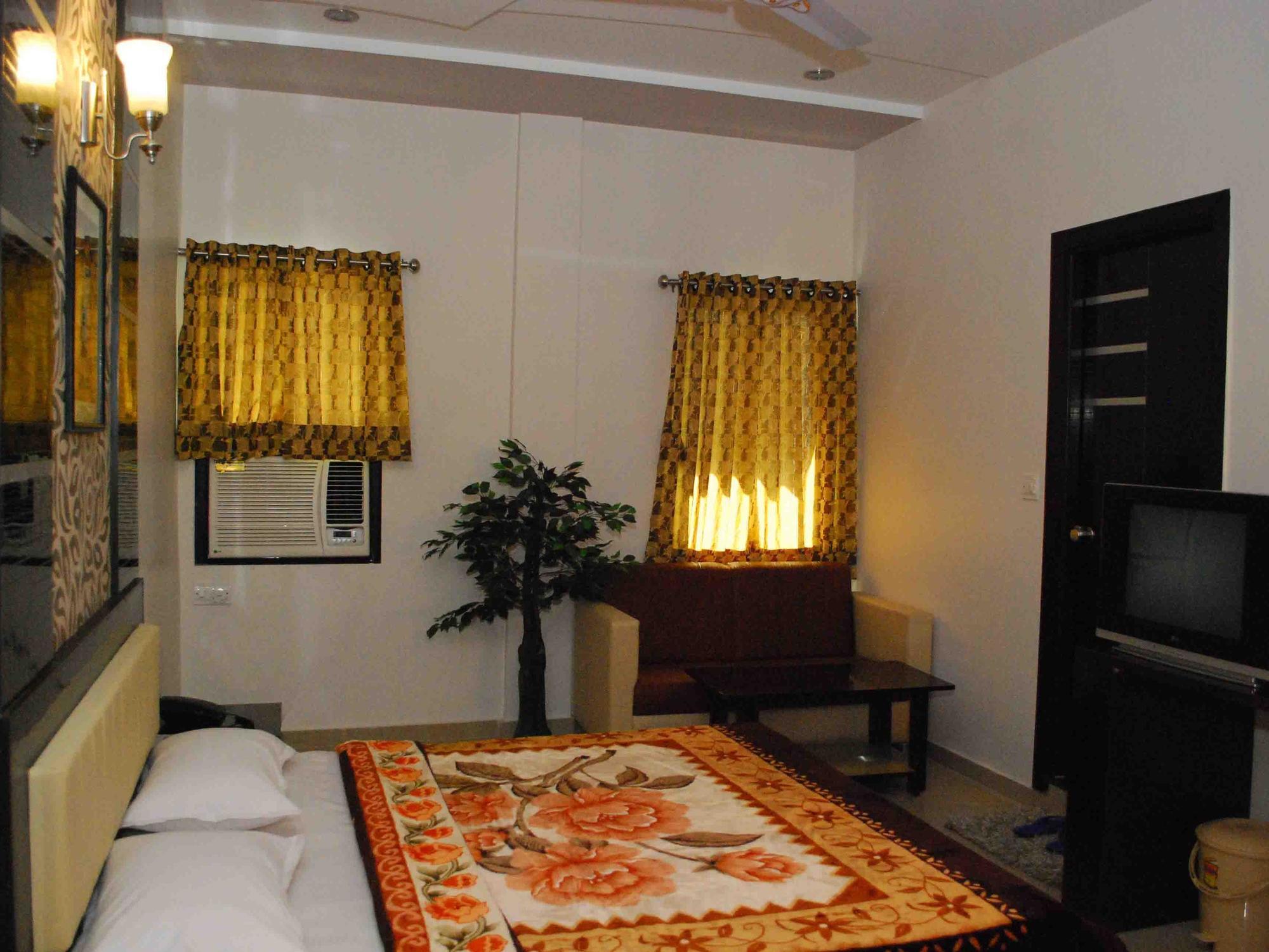 Oyo Flagship 19003 Hotel Rudra Mahal Amhedabad Dış mekan fotoğraf