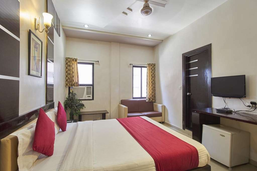 Oyo Flagship 19003 Hotel Rudra Mahal Amhedabad Oda fotoğraf