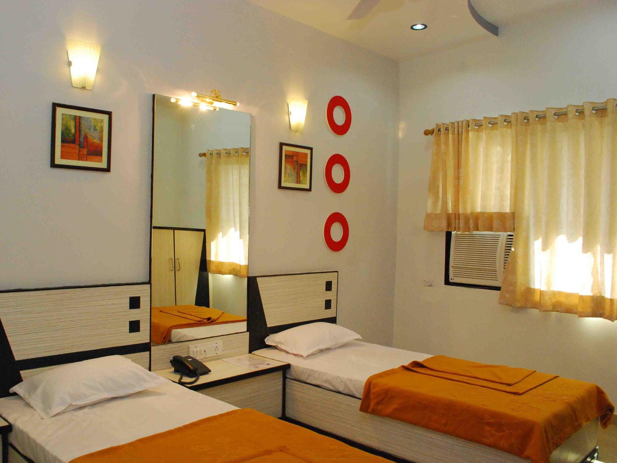 Oyo Flagship 19003 Hotel Rudra Mahal Amhedabad Dış mekan fotoğraf