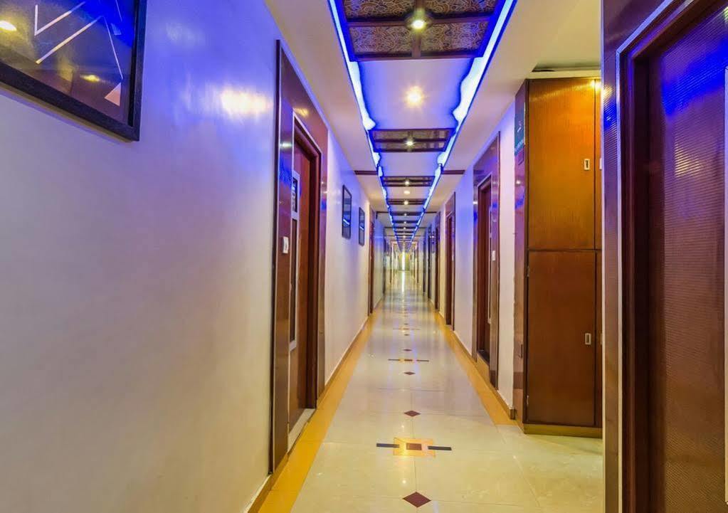 Oyo Flagship 19003 Hotel Rudra Mahal Amhedabad Dış mekan fotoğraf