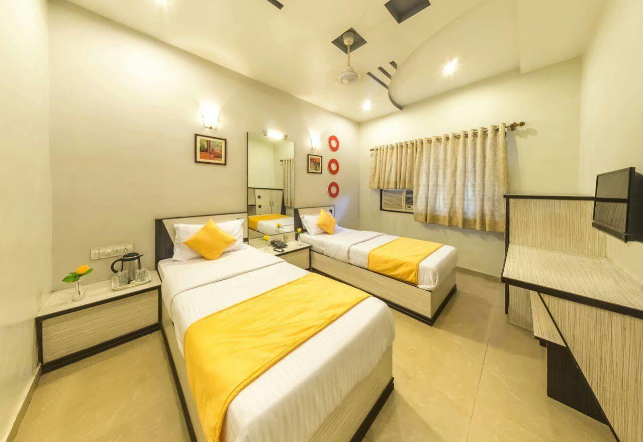 Oyo Flagship 19003 Hotel Rudra Mahal Amhedabad Dış mekan fotoğraf