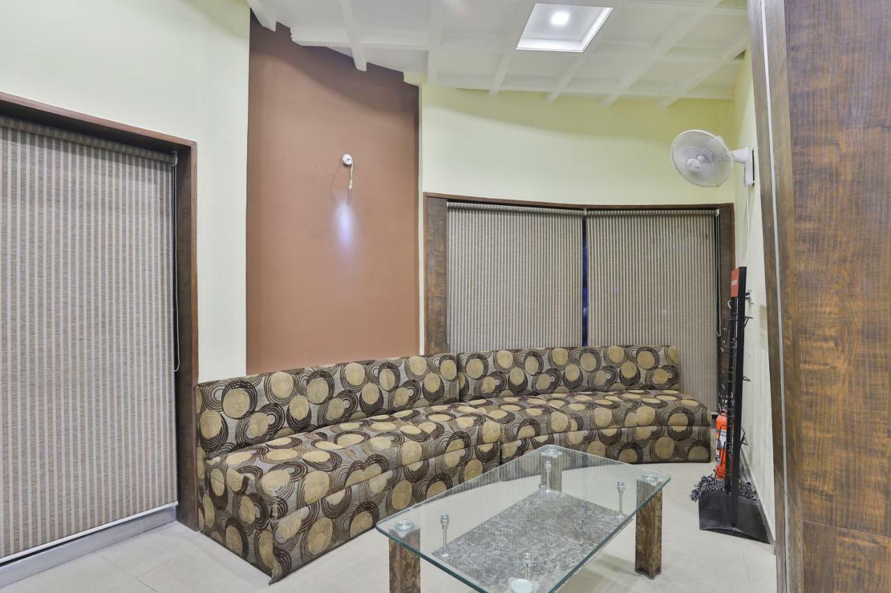 Oyo Flagship 19003 Hotel Rudra Mahal Amhedabad Dış mekan fotoğraf