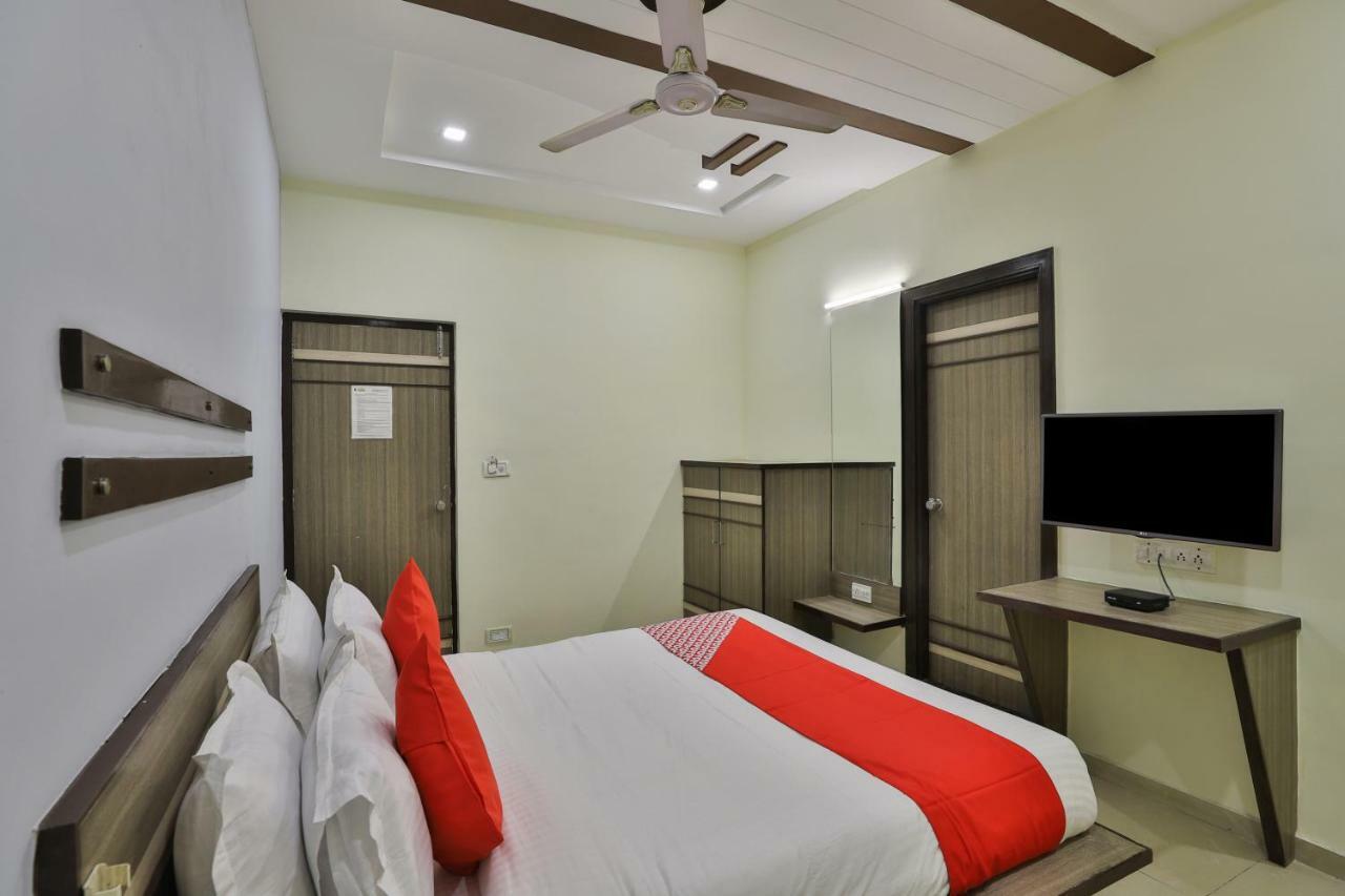 Oyo Flagship 19003 Hotel Rudra Mahal Amhedabad Dış mekan fotoğraf