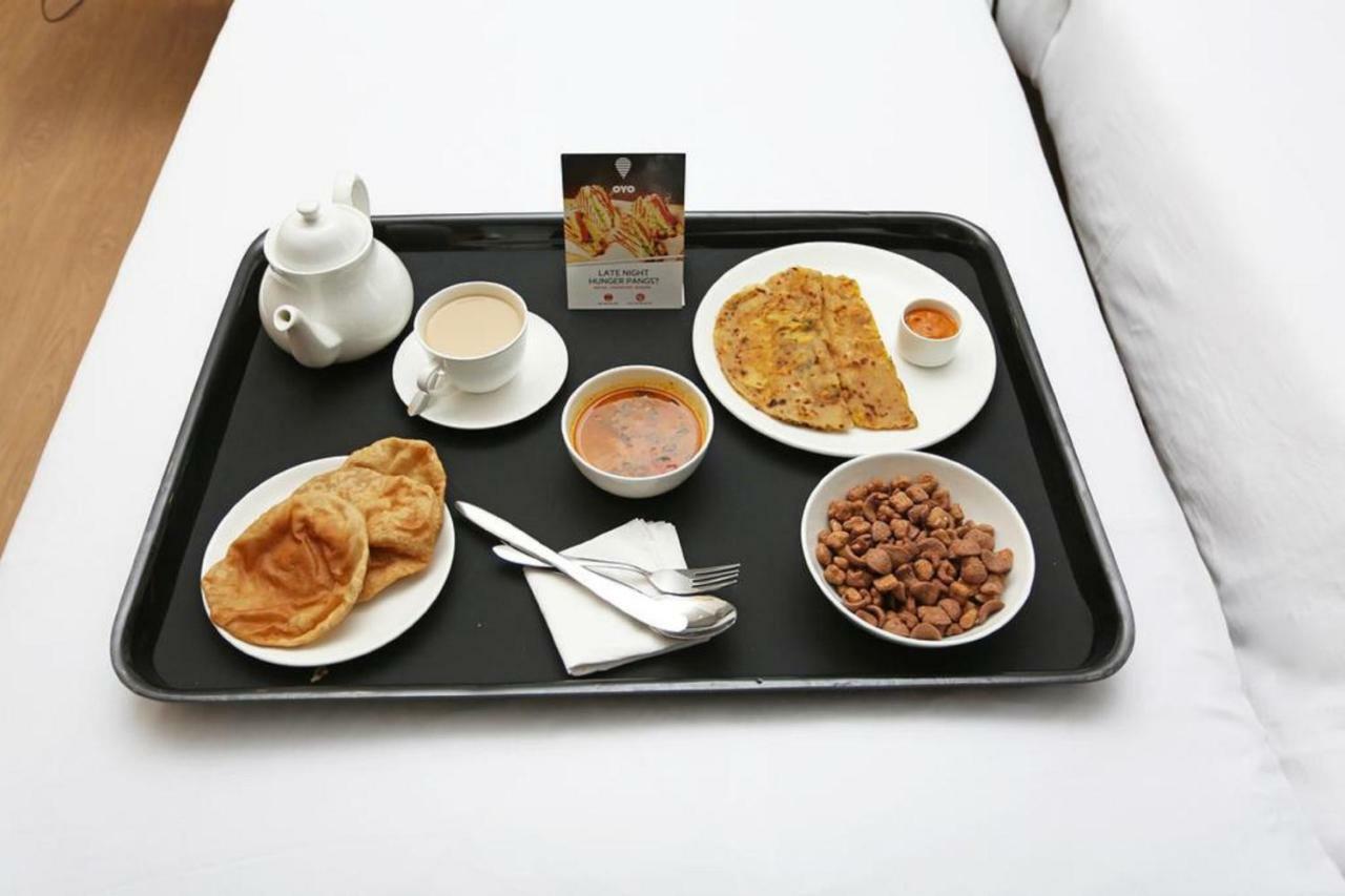 Oyo Flagship 19003 Hotel Rudra Mahal Amhedabad Dış mekan fotoğraf