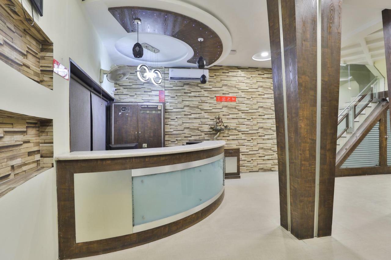 Oyo Flagship 19003 Hotel Rudra Mahal Amhedabad Dış mekan fotoğraf