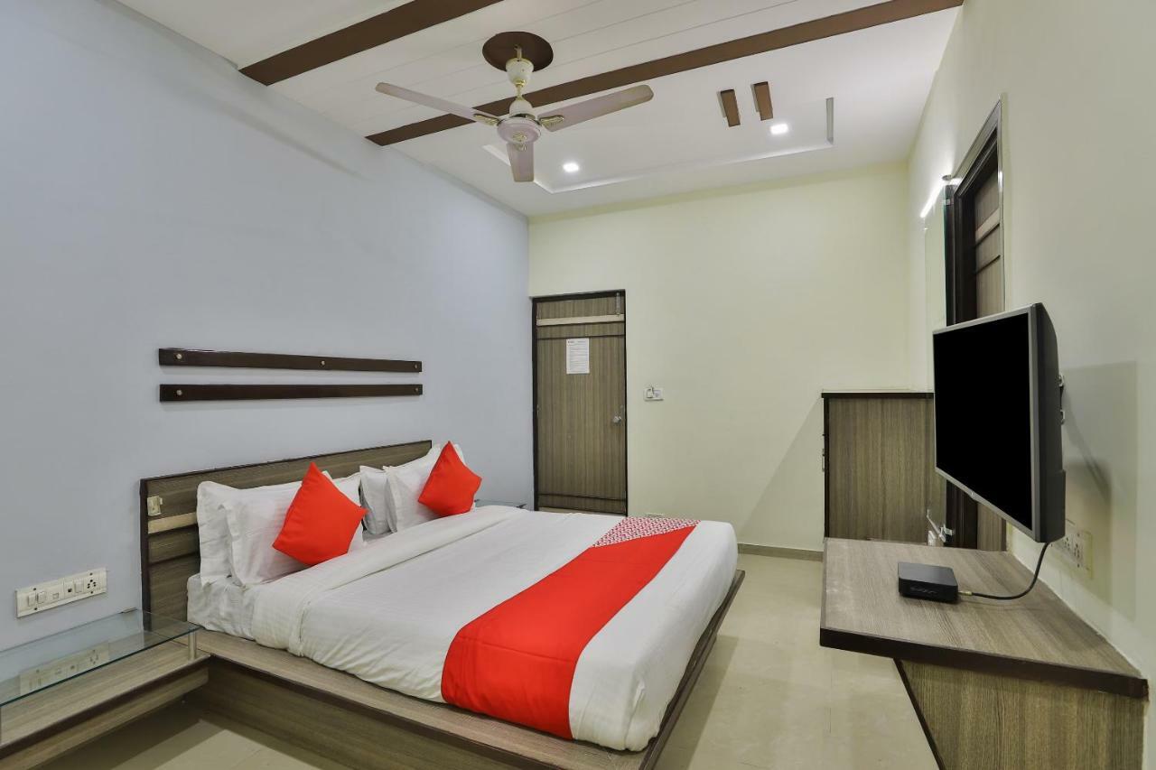 Oyo Flagship 19003 Hotel Rudra Mahal Amhedabad Dış mekan fotoğraf