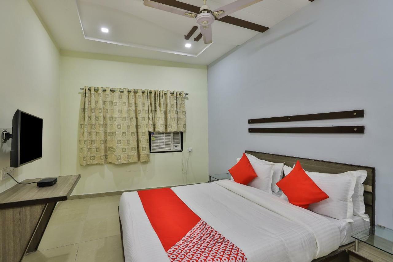 Oyo Flagship 19003 Hotel Rudra Mahal Amhedabad Dış mekan fotoğraf